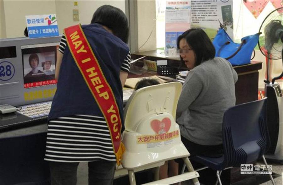 全台灣名字最長！警察臨檢「看到身分證」差點笑暈　字數太多「區公所親自手寫」網驚：沒有限制喔