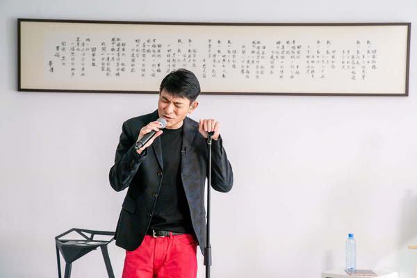 32周年了！59歲劉德華現身歌迷會「自嘆皺紋白髮增多」   驕傲曬出「8嵗女兒畫作」大讚有藝術天賦