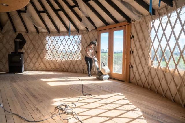 「流浪」夫妻花6萬5建北歐風蒙古包，直徑9米6大生活區，還帶閣樓