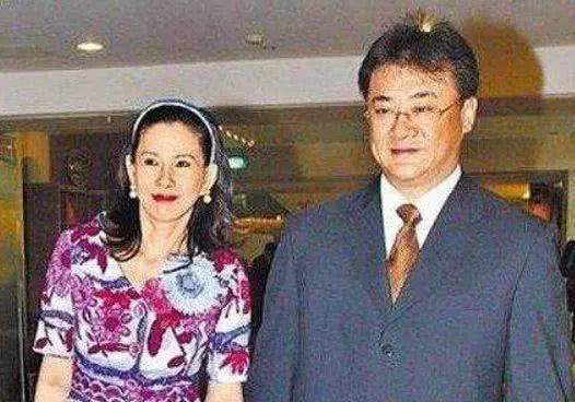 為生子做19次試管！ 67歲影后「遭富商背叛」患癌離婚　80歲老母親「九步一拜祈福」令人鼻酸