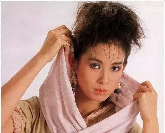 為生子做19次試管！ 67歲影后「遭富商背叛」患癌離婚　80歲老母親「九步一拜祈福」令人鼻酸