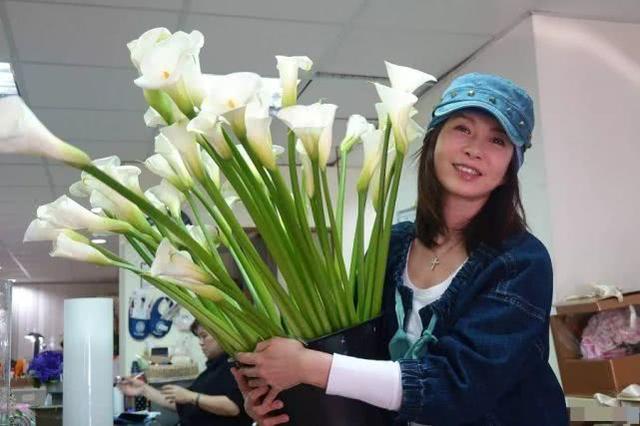為生子做19次試管！ 67歲影后「遭富商背叛」患癌離婚　80歲老母親「九步一拜祈福」令人鼻酸