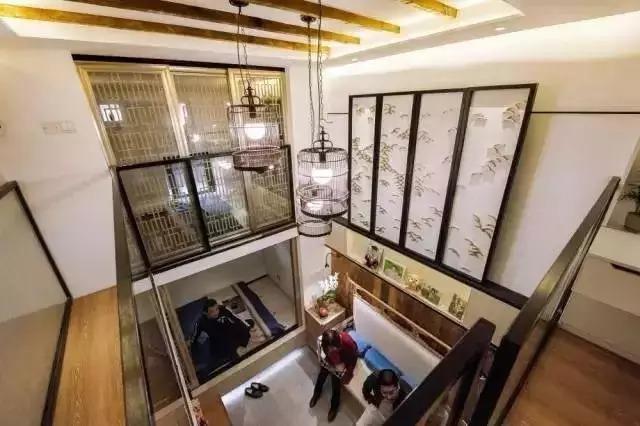 翻新130年老宅！一家五口擠5坪屋「岳父女婿同睡」廚房沒屋頂　專人大改造「五室兩廳中式別墅」網：以為新建