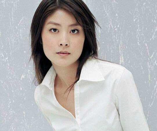 歌壇天后「豪門出身嫁好門」衣著樸素親民　為人節儉「不讓兒過貴族生活」熱衷公益捐獻上千萬