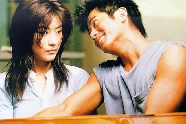 歌壇天后「豪門出身嫁好門」衣著樸素親民　為人節儉「不讓兒過貴族生活」熱衷公益捐獻上千萬