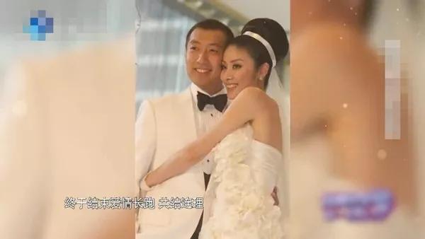 歌壇天后「豪門出身嫁好門」衣著樸素親民　為人節儉「不讓兒過貴族生活」熱衷公益捐獻上千萬