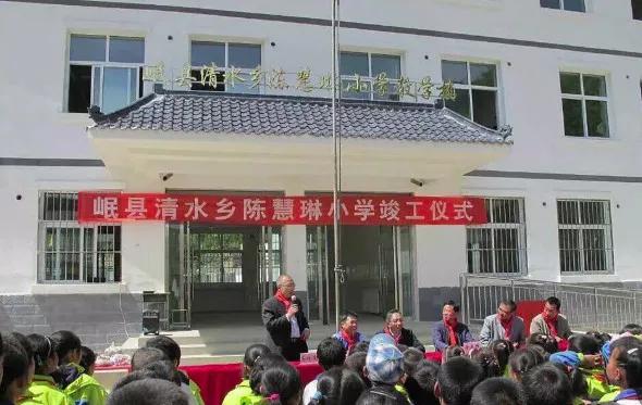 歌壇天后「豪門出身嫁好門」衣著樸素親民　為人節儉「不讓兒過貴族生活」熱衷公益捐獻上千萬
