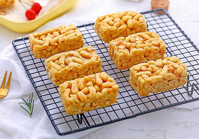 童年好滋味！「在家做沙琪瑪」原料簡單又便利　「香甜綿軟不黏牙」大人小孩都愛吃