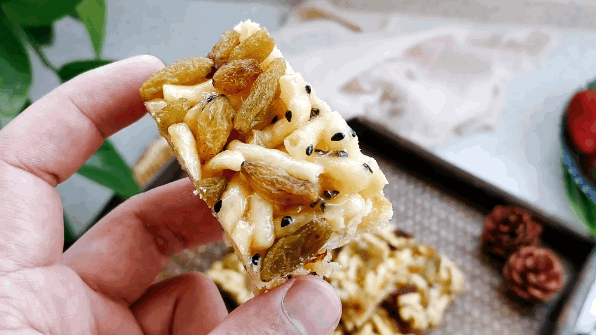 童年好滋味！「在家做沙琪瑪」原料簡單又便利　「香甜綿軟不黏牙」大人小孩都愛吃
