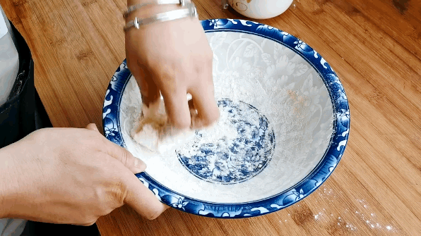 童年好滋味！「在家做沙琪瑪」原料簡單又便利　「香甜綿軟不黏牙」大人小孩都愛吃