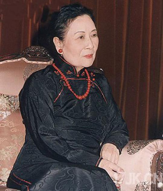 蔣經國愛女「執意嫁大20歲再婚男」他嚎啕大哭　宋美齡力挺「讓孫女決定自己未來」婚後50年恩愛如初