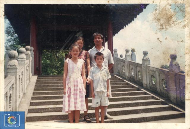 我，今年51歲，30年前嫁給我的老師，陪他開貨車跑運輸賣豬頭肉