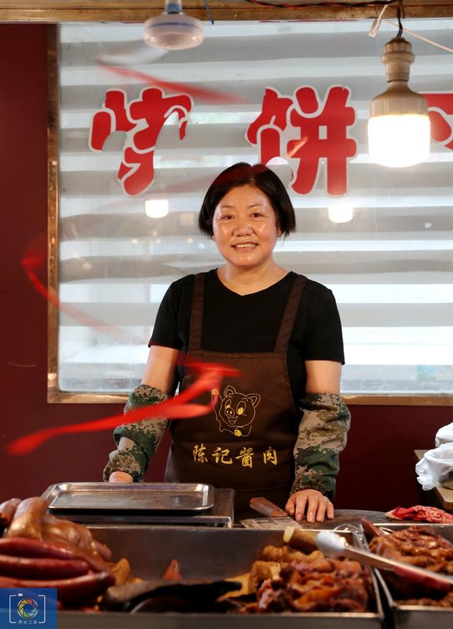 我，今年51歲，30年前嫁給我的老師，陪他開貨車跑運輸賣豬頭肉