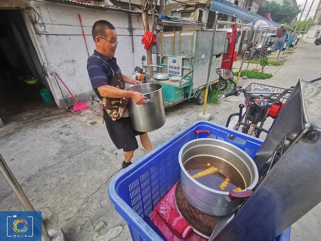 我，今年51歲，30年前嫁給我的老師，陪他開貨車跑運輸賣豬頭肉