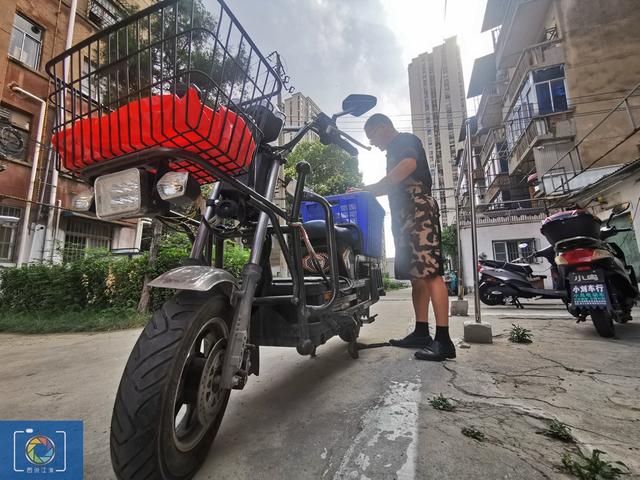 我，今年51歲，30年前嫁給我的老師，陪他開貨車跑運輸賣豬頭肉