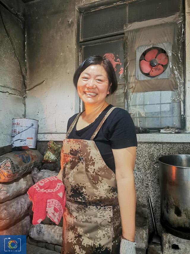 我，今年51歲，30年前嫁給我的老師，陪他開貨車跑運輸賣豬頭肉