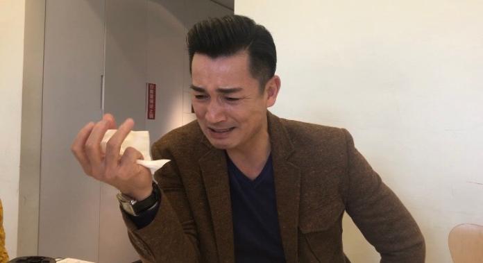 伊正淚憶「忍痛簽放棄急救父親」崩潰：時空錯亂　轉念「雙親都接來家住」生前有好好盡孝