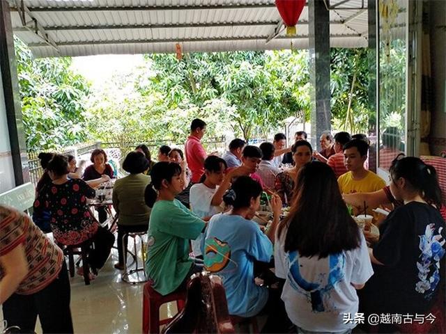 丈夫懷孕生女！越南年輕夫妻「雙雙變性別」生子不耽誤　角色互換後「誕下小天使」轟動全網：孩子該怎麼叫
