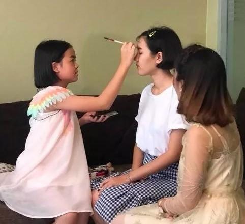 12歲生日買BMW送自己！她4歲學化妝11歲「登國際時裝周」  從小媽媽「超棒教育」被讚爆：想不成功都難