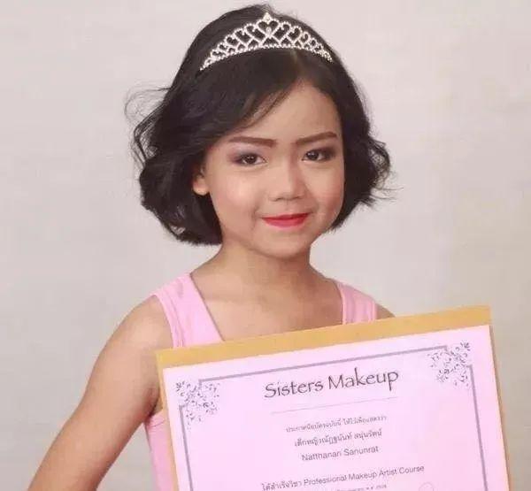12歲生日買BMW送自己！她4歲學化妝11歲「登國際時裝周」  從小媽媽「超棒教育」被讚爆：想不成功都難