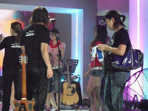 相愛近30年!伍佰「低調愛妻曝光」靠才華取勝 形影不離「15年未公開」無兒無女卻幸福