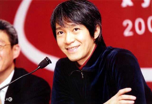 周星馳砸千萬買房「盡孝拋家40年父親」揭孝子心酸　謝護士母兼差養家「彌補童年父愛」貧窮但幸福