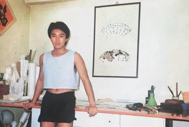 周星馳砸千萬買房「盡孝拋家40年父親」揭孝子心酸　謝護士母兼差養家「彌補童年父愛」貧窮但幸福