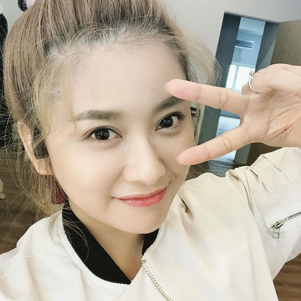 姊妹好幸福！葉家妤「為愛當家庭主婦8年」凍齡看不出2寶媽　白家綺「再婚生子復出」同樣美翻