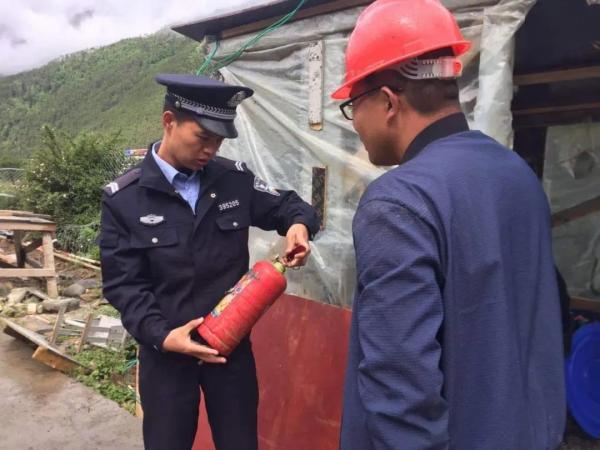 5歲兒替警父照顧媽媽「寫信吐真心話」：你不是好爸爸　期盼快點長大「想幫爸爸做更多」童言童語惹心疼