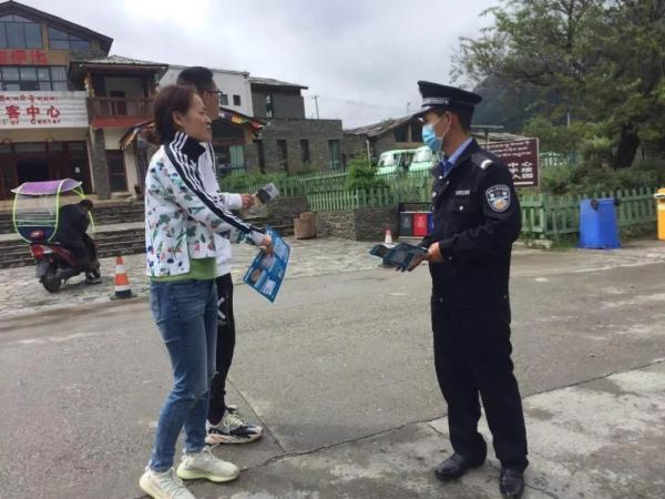 5歲兒替警父照顧媽媽「寫信吐真心話」：你不是好爸爸　期盼快點長大「想幫爸爸做更多」童言童語惹心疼