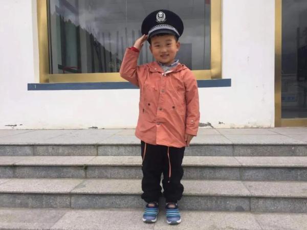 5歲兒替警父照顧媽媽「寫信吐真心話」：你不是好爸爸　期盼快點長大「想幫爸爸做更多」童言童語惹心疼