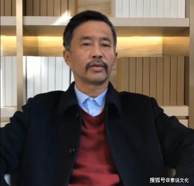 靠撿垃圾爆紅！流浪漢「存款超過850萬」人生翻轉　1年後卻嘆「過得比之前還不如」：連頭髮都白了