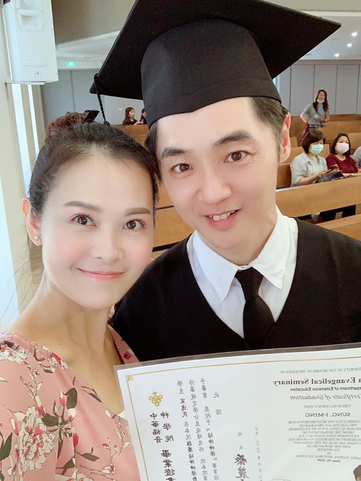 撒5千萬！宋逸民「升格為牧師」花光積蓄立教會　老婆曝「瞬間完全沒收入」：心裡很掙扎
