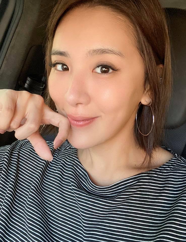 小禎「和李進良罕見同框」零偽裝現身愛女國小畢典！曬「女兒13年成長照」感嘆：時間過太快