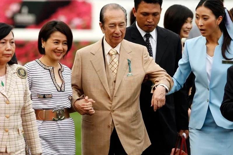 何鴻燊真有第17個孩子！神秘兒身分曝光「揭多年傳聞真相」　四房么子澄清「未因生子獲遺產」盼勿落井下石