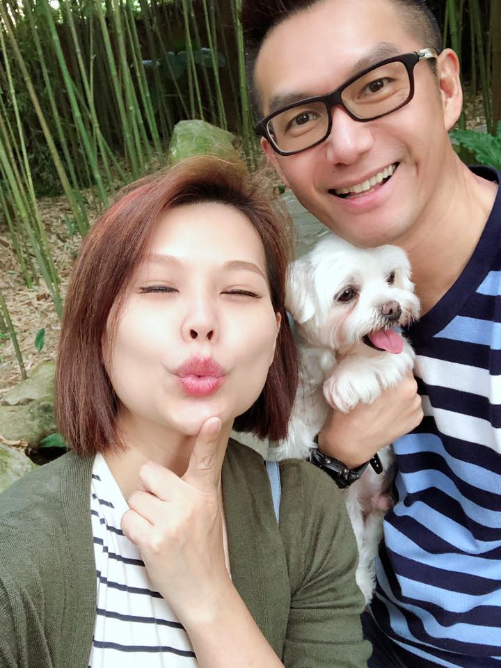 求婚遲到7年！何戎笑憶「策劃1個月跪地奉戒」浪漫逼哭愛妻　藉家務秀恩愛「牽手20年超甜蜜」：太太改變了我