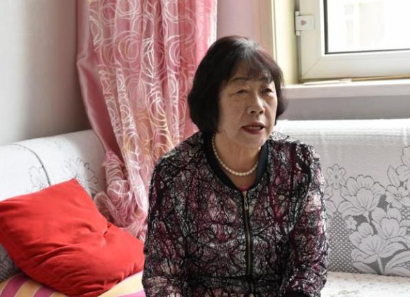 一飯千金！窮學生痛失父母「老師暖心送鞋」終出人頭地　為答謝「贈恩師21坪房」：我養您老