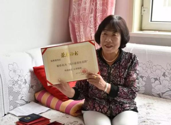 一飯千金！窮學生痛失父母「老師暖心送鞋」終出人頭地　為答謝「贈恩師21坪房」：我養您老