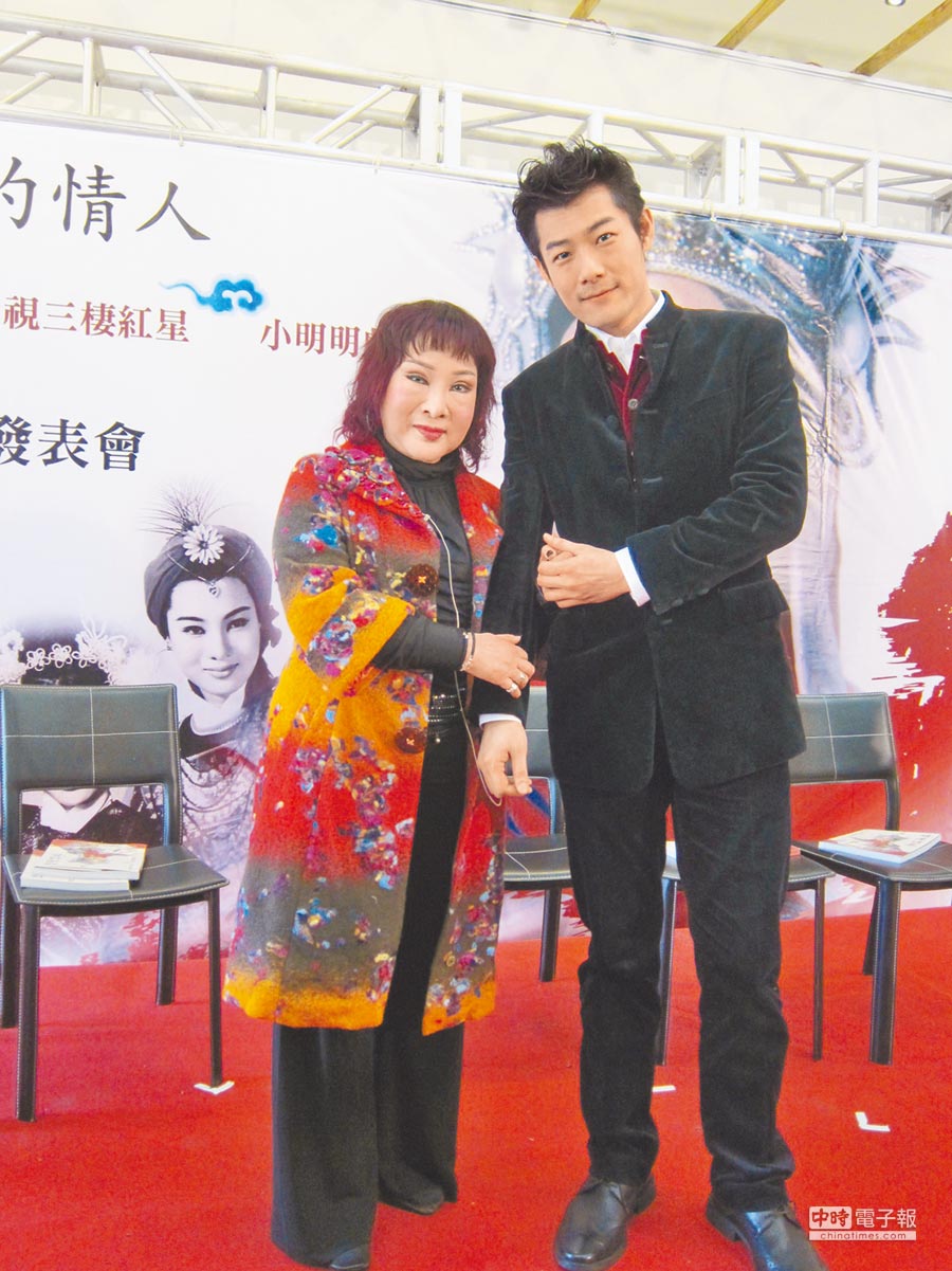 施易男憶亡母「新書名、甜點教室名」藏洋蔥！表白媽媽是情人「來不及給她完整的家」嘆：依然會想念