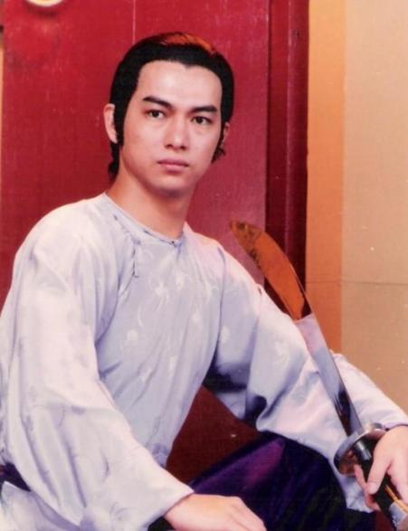兄妹不同命！惠英紅親哥「兩婚兩離受重傷」陷低潮　為戲暴瘦30公斤「倒在家中9天無人知」55歲黯然離去