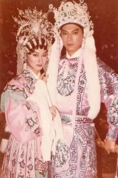 兄妹不同命！惠英紅親哥「兩婚兩離受重傷」陷低潮　為戲暴瘦30公斤「倒在家中9天無人知」55歲黯然離去