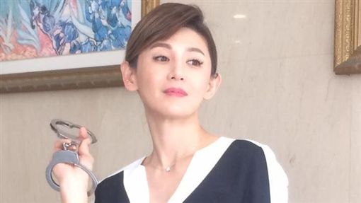 鄭仲茵揭「單親養女18年心酸」半夜獨掛急診　嘆沒權利戀愛「生活全被工作填滿」今變身女強人
