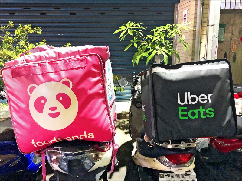 日子還是要過！年輕媽「揹幼女騎車外送」堅毅背影曝光　網友心疼力挺：懂沒人帶孩子苦衷