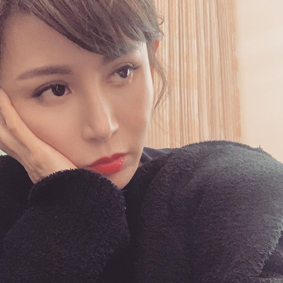 鄭仲茵揭「單親養女18年心酸」半夜獨掛急診　嘆沒權利戀愛「生活全被工作填滿」今變身女強人
