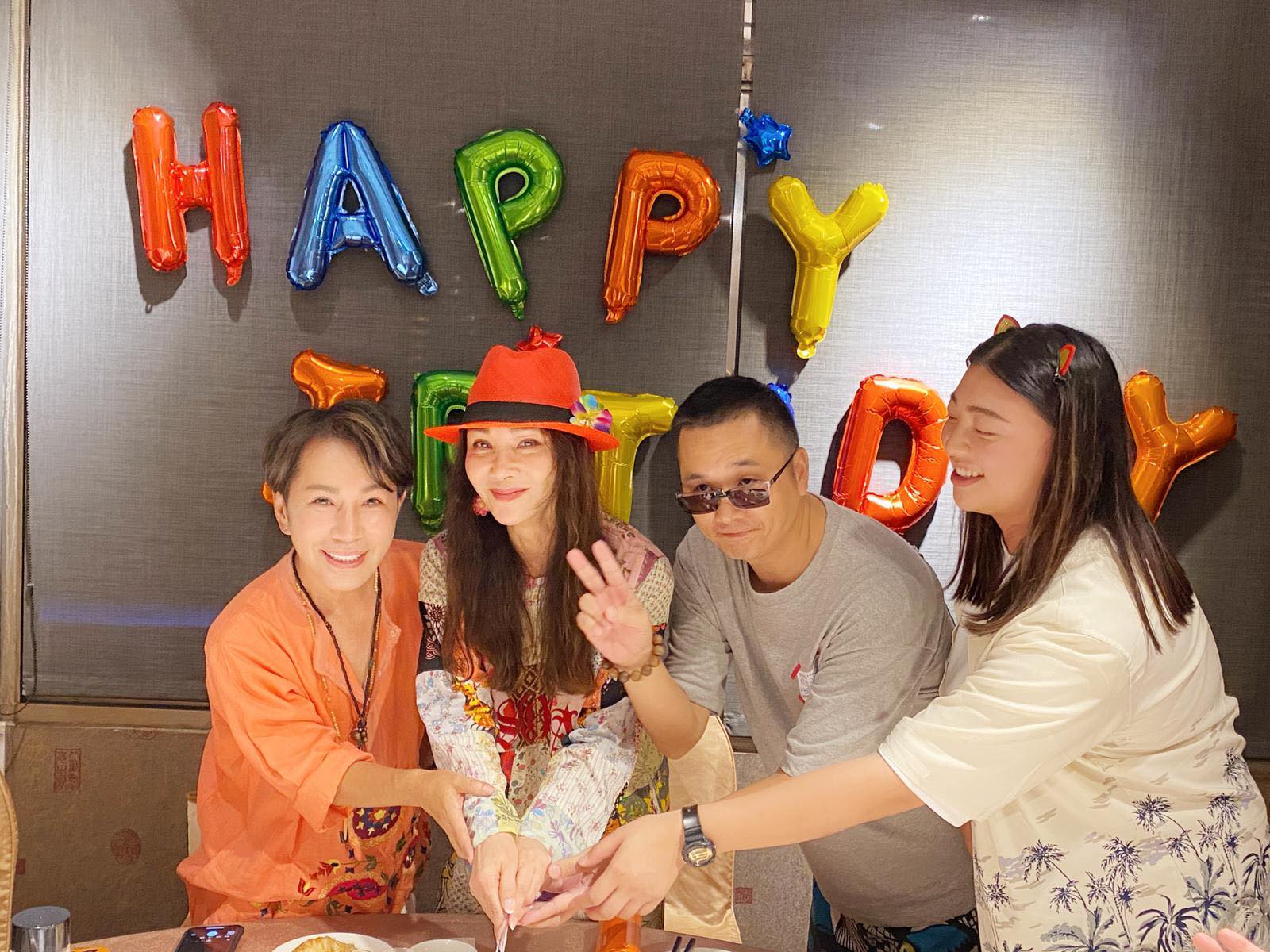能相聚就是福！陳美鳳64歲生日「成群好友圍繞相伴」漫遊花東　「願望64年始終如一」網讚：樸實卻無價