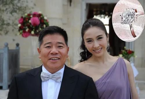 三代同堂好溫馨！48歲黎姿為爸媽慶金婚「大15歲富商夫罕出鏡」兩鬢斑白「與妻同框」似隔輩人