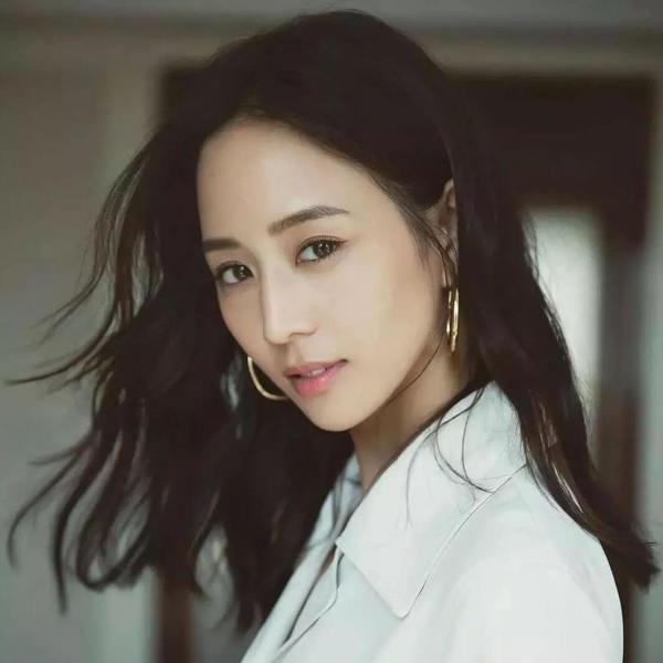 難怪女神這麼正！37歲張鈞甯「超凍齡童顏」美翻　加碼PO出「66歲親媽近照」網狂讚：美女基因來源