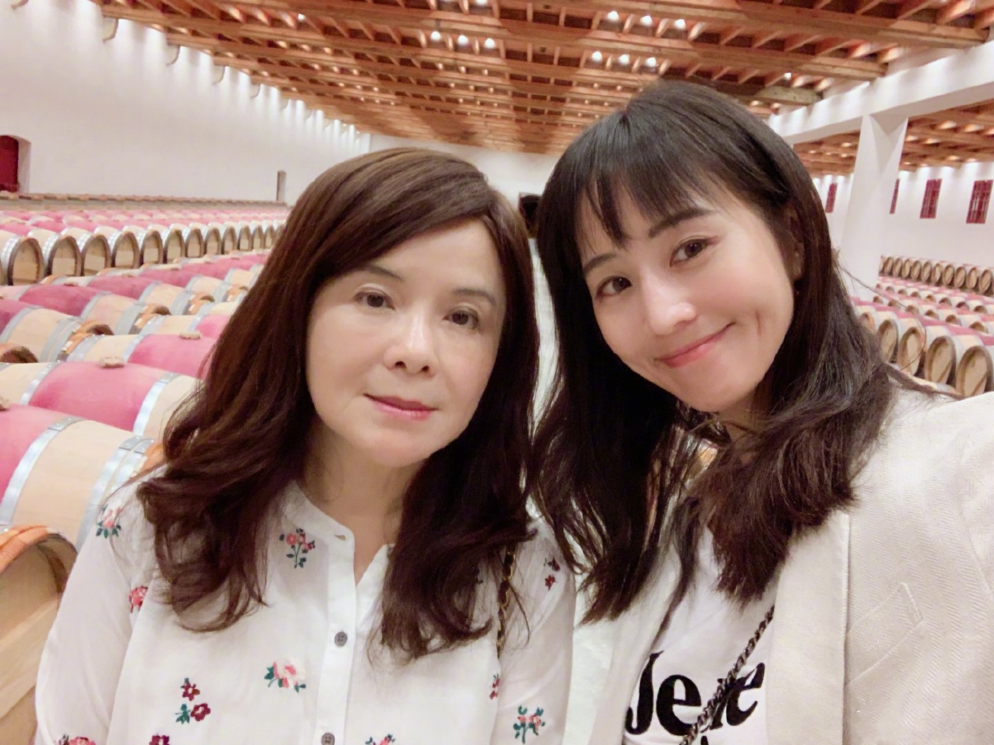 難怪女神這麼正！37歲張鈞甯「超凍齡童顏」美翻　加碼PO出「66歲親媽近照」網狂讚：美女基因來源