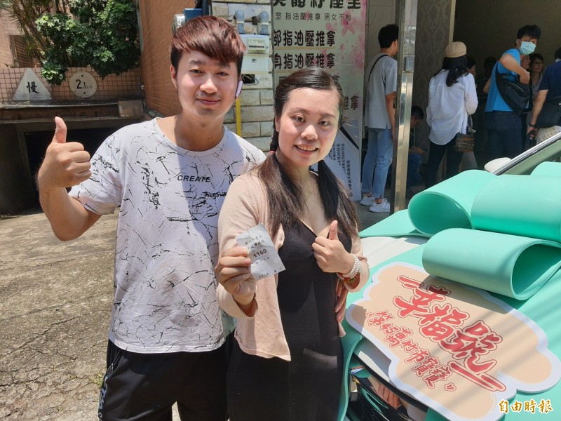 晚生4週！幸運寶寶「成新竹第45萬人」出生就擁70萬豪車　媽媽哽咽「以為不能懷孕了」：感謝老天眷顧