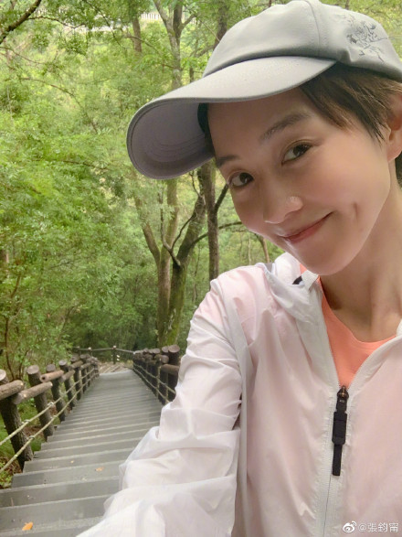 難怪女神這麼正！37歲張鈞甯「超凍齡童顏」美翻　加碼PO出「66歲親媽近照」網狂讚：美女基因來源